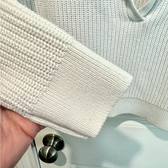 Abercrombie & Fitch White Cropped Knit Collard Sweater Womens Small Long Sleeves - Picture 4 of 10